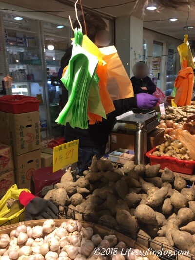 台湾の市場にあるビニール袋