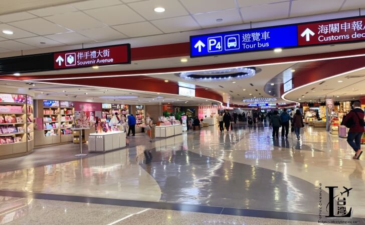 桃園国際空港第2ターミナルの2階にあるお土産コーナー