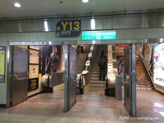台北駅Y13出口