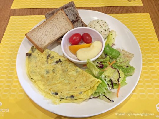 ビーハウス台北の朝食（マッシュルームオムレツセット）