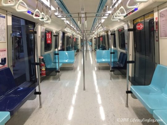 台北の地下鉄（MRT）の車内