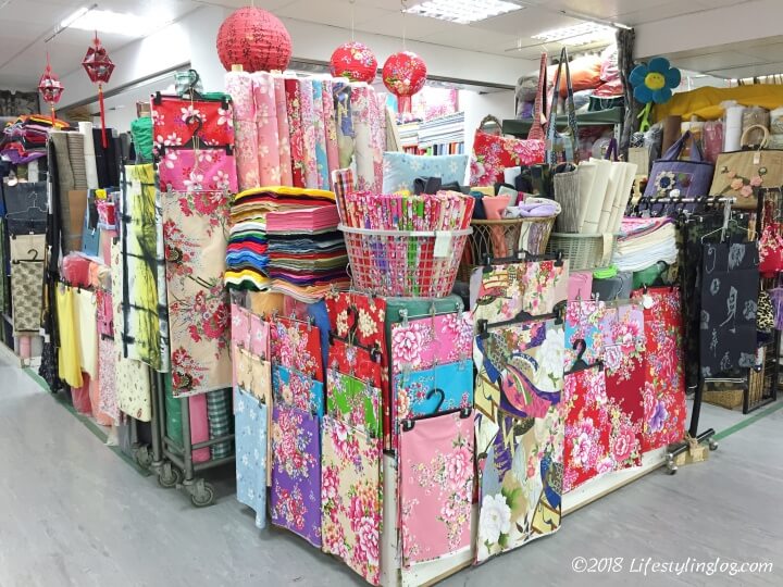 台湾の問屋街にある布市場