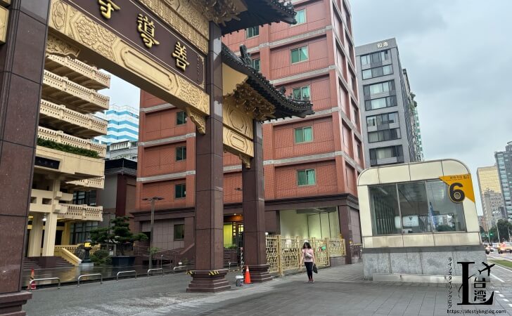 MRT善導寺駅前