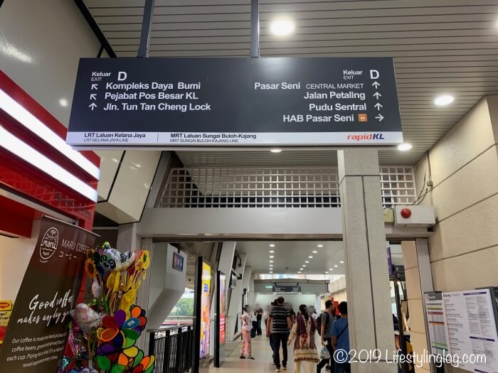 LRTのPasar Seni駅の改札を出たところにある案内表示