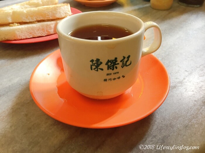 Yut Kee Restaurantの紅茶とカヤトースト