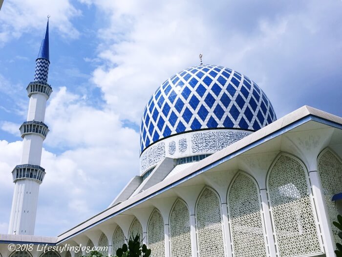 マレーシアのブルーモスクの青いドーム