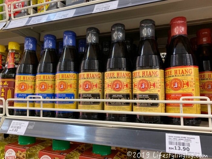 マレーシアのスーパーで販売されている義香（Ghee Hiang）のごま油