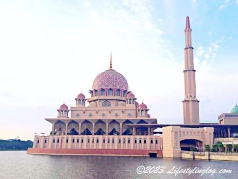 マレーシアのピンクモスク（プトラモスク）
