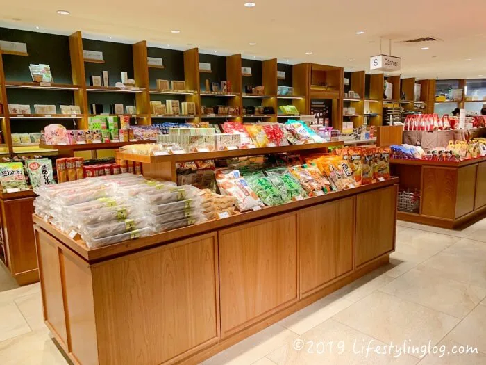 Lot10 Isetan The Japan Store ちょっとしたお土産探しに使えるクアラルンプールのお買い物スポット ライフスタイリングログ