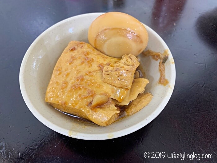 今大魯肉飯のルーローハンの魯蛋と魯豆腐