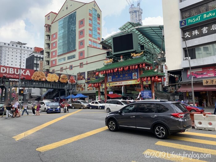 Jalan Tun Tan Cheng LockにあるPetaling Streetのゲート