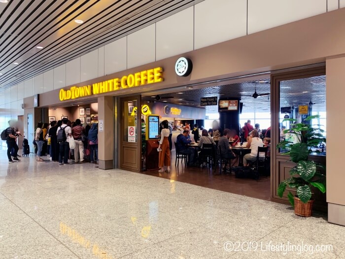 クアラルンプール国際空港（KLIA）のコンタクトピアーにあるOldTown Coffee（オールドタウンコーヒー）