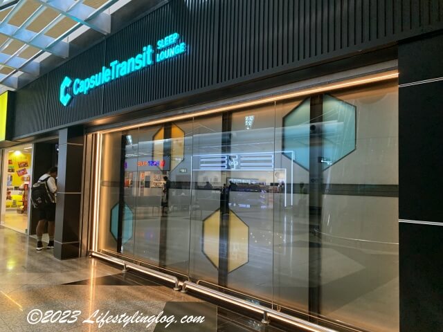 クアラルンプール国際空港の出発ホールにあるカプセルトランジットホテル