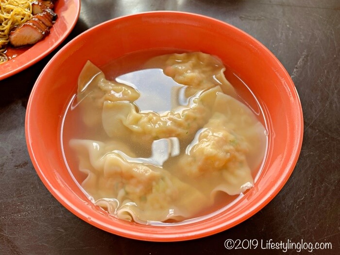 Meng Kee Char Siew Wantan Meeの水餃子スープ