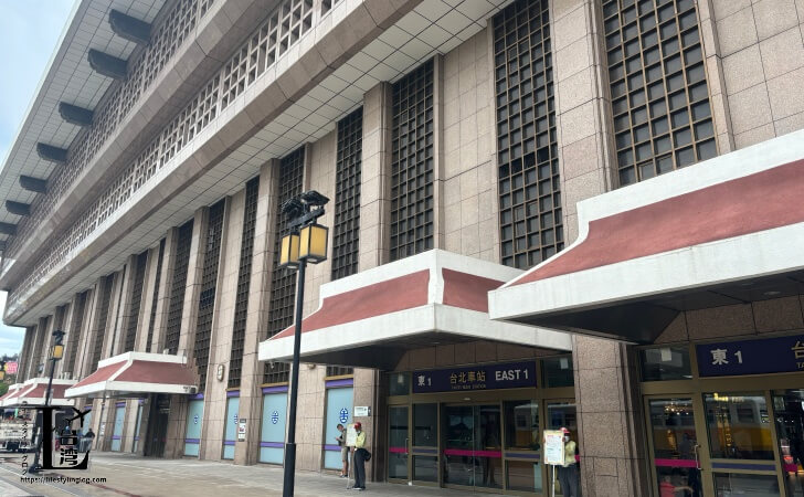 台北駅の東一門