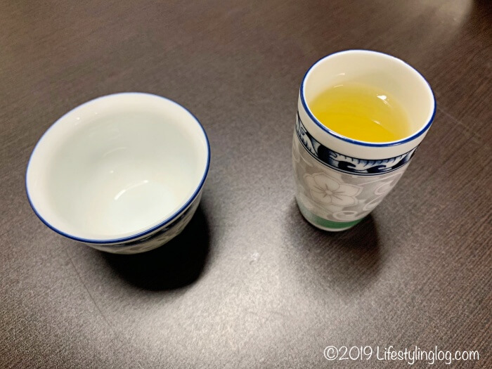 德芳茶業（TEH HONG TEA）で試飲に使う聞香杯と茶杯