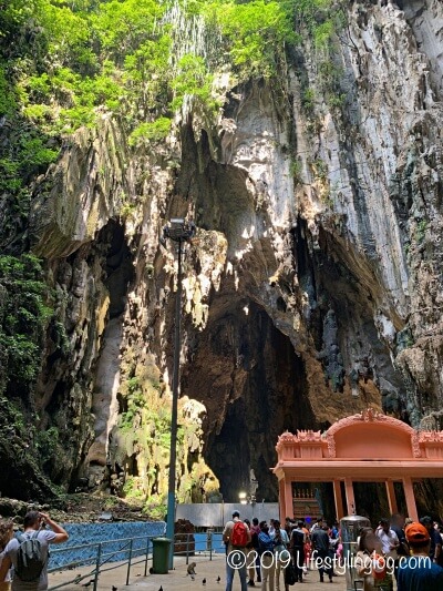 バトゥ洞窟（Batu Caves）の内部の階段を登った先にある空間