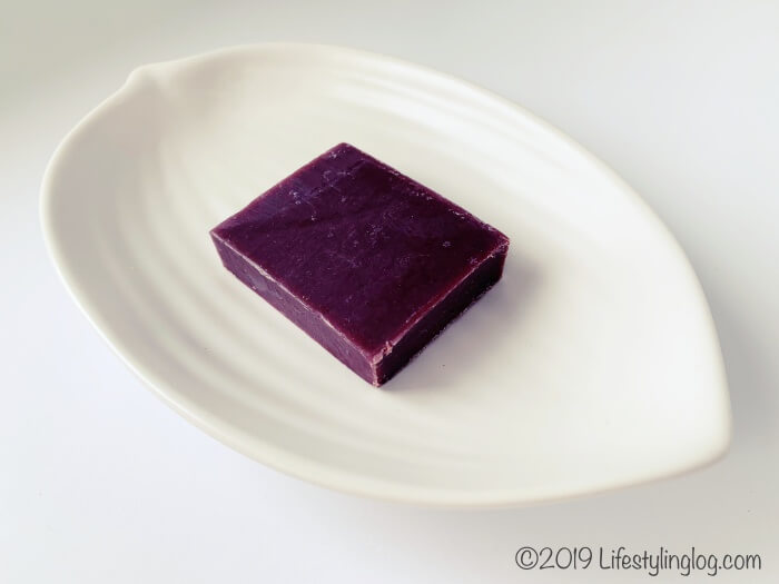 艋舺肥皂（モンガ石鹸）の紫草の外観
