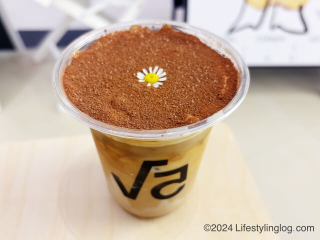 ニューセントラルにあるOFFFFive Coffee（5 Coffee）のサンフラワーココナッツラテ