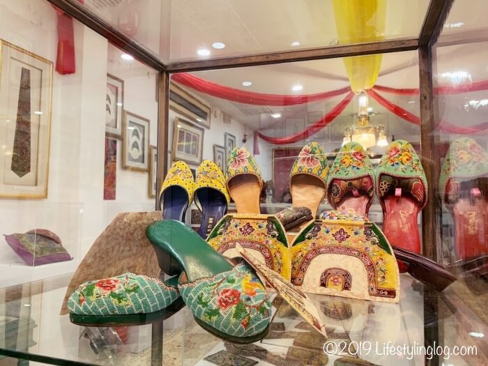 The Straits Chinese Jewellery Museumにあるプラナカン伝統のビーズ刺繍の靴