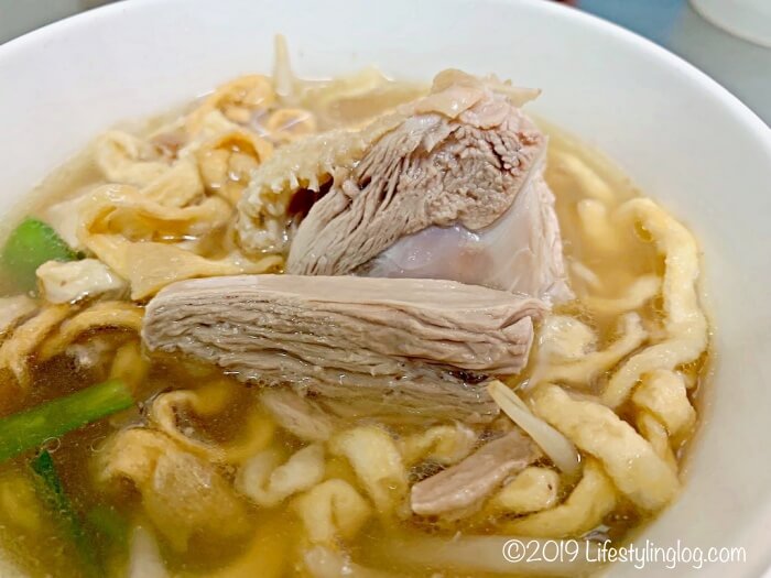 台湾の高雄にあるアヒル肉が美味しい鹽埕鴨肉意麵