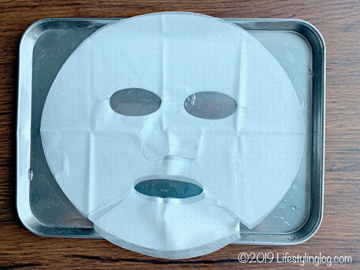台湾のNARUKO（牛爾親研）のシートマスクの形状