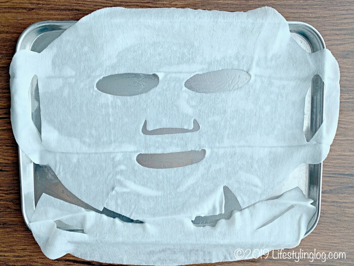 台湾のNARUKO（牛爾親研）のモクレンのシートマスク形状