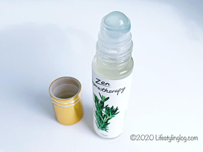 ロールオン式のZen Aromatherapyエッセンシャルオイル（ローズマリー）