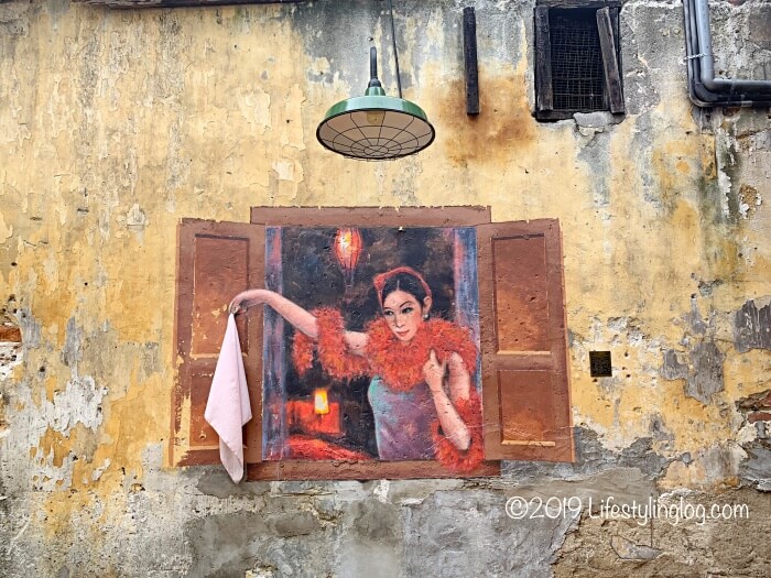 鬼仔巷（Kwai Chai Hong）にある妓女（Prostitute） のストリートアート