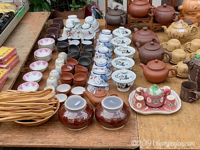 マラッカの日曜フリーマーケット（Sunday Morning Flea Market）で販売されている茶器