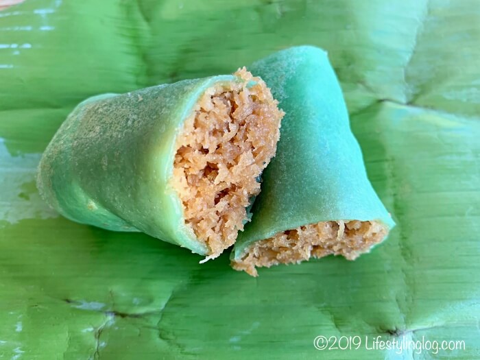 半分にカットしたKuih Ketayap