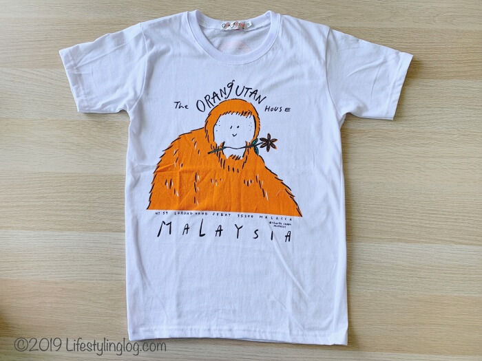 首回りがしっかりしているオランウータンハウス（The Orangutan House）のTシャツ