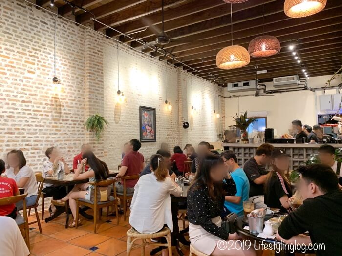 Luckin KopiのKwai Chai Hong側にある飲食スペース