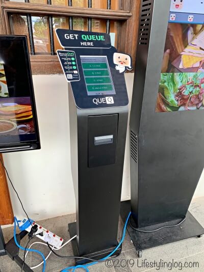 Luckin Kopiの前にあるQueQ
