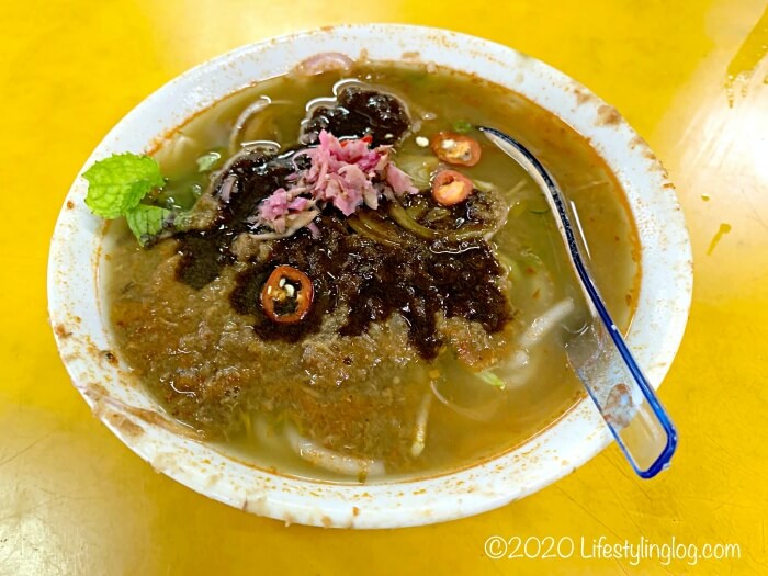濃いスープが特徴のPenang Air Itam Laksaのアッサムラクサ