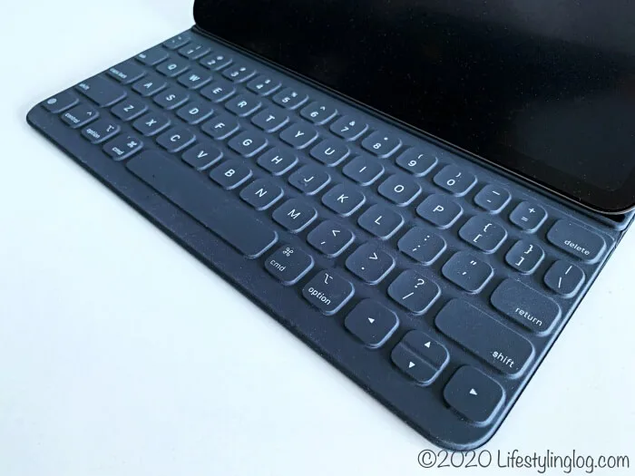 Smart Keyboard Folio】11インチiPad Pro用キーボードのレビュー 