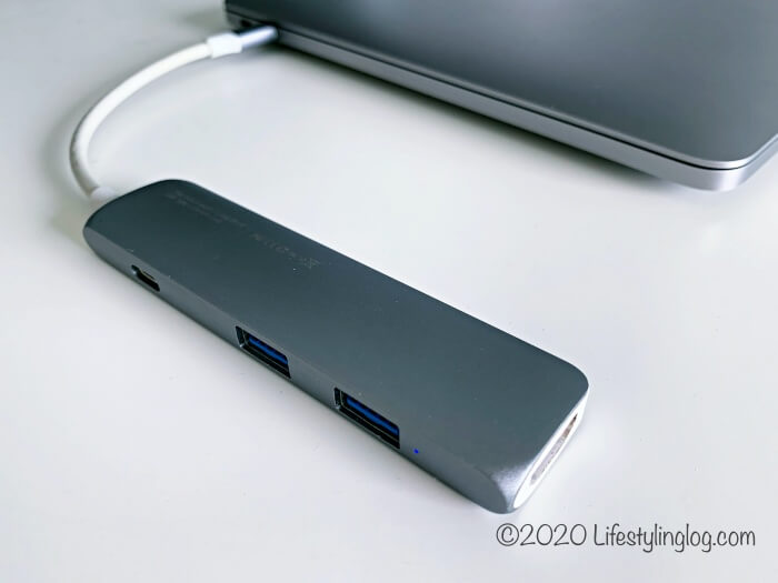 MacBook Proに接続したUSB-Cハブ