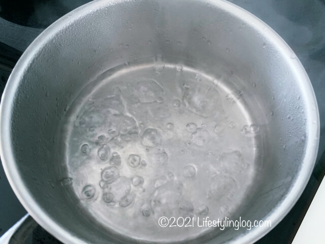 鍋で水を沸騰させたところ