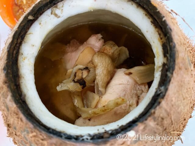 漢方素材が使われている強記補品（Keong Kee Herbal Soup）のハーバルスープ
