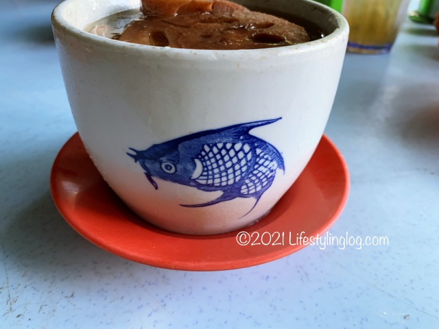 伝統の魚デザインのスープボウル