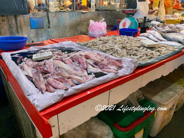 Chow Kit Market（チョウキット・チャウキット市場）で販売されている魚介類