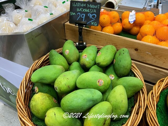 マレーシアのスーパーで販売されているインドネシア産のHarum Manis Mango（ハルムマニスマンゴー）