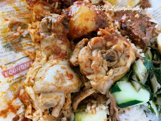 Taste Legendary Nasi Lemak Chow Kit Market 秋傑路巴剎 炸肉椰漿飯のカレーチキン