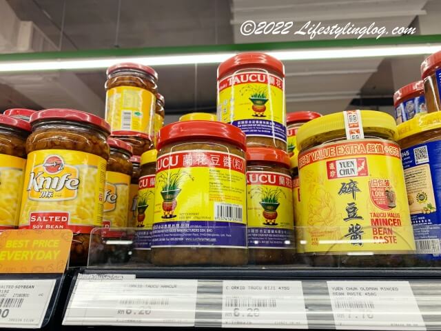 マレーシアのスーパーで販売されている豆醤（Taucu）
