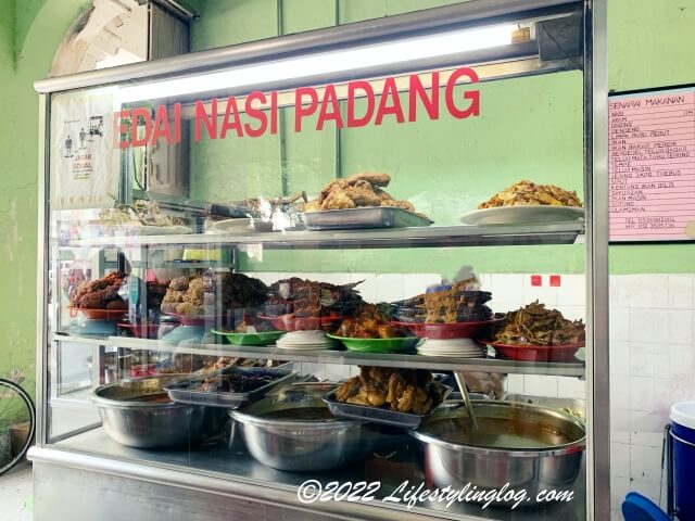 Capital Cafe（キャピタルカフェ）にあるNasi Padang（ナシパダン）のお店
