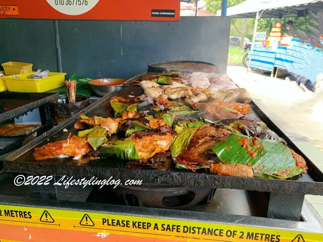 Ikan Bakar Seri Melakaで焼いているPari（スティングレイ）