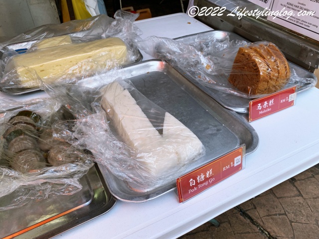 マレーシアのチャイナタウンで販売されている馬來糕/馬拉糕（マーラーカオ/マーライコー）などの蒸しケーキ