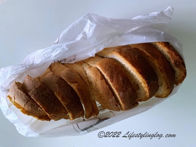 Maliia Bakeryで購入したスライス済みのBenggali Bread
