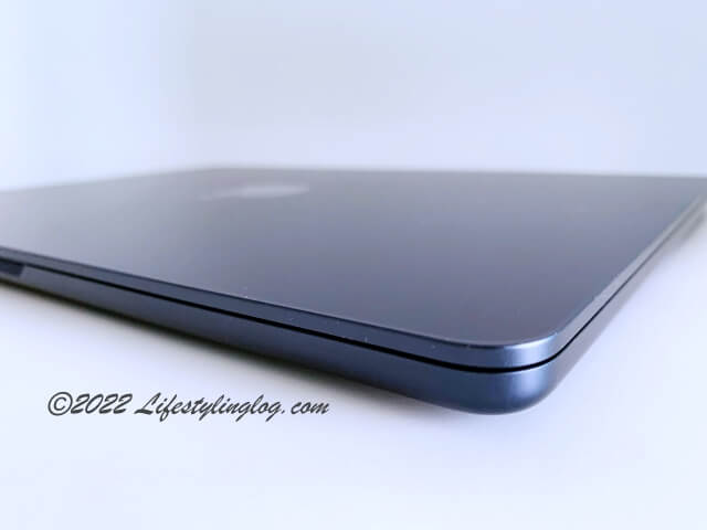 薄くて軽いM2チップ搭載MacBook Air2022