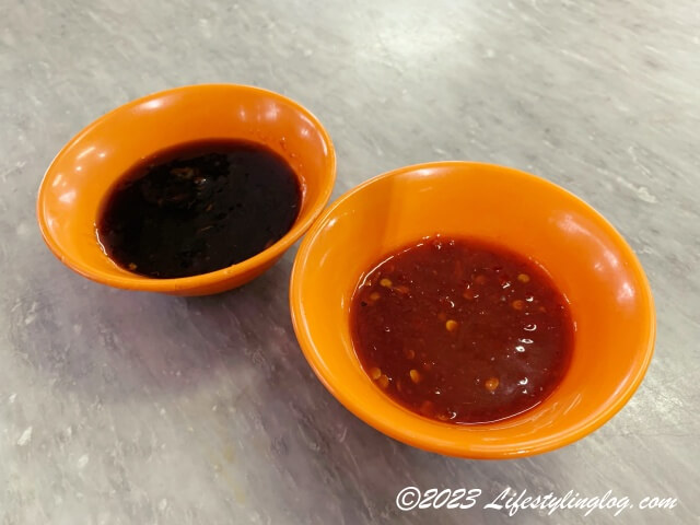 マレーシアの滷肉/卤肉（ローバッ）に添えられている２種類のソース